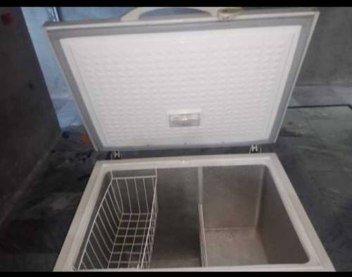 excellent condition dawalce deep freezer 