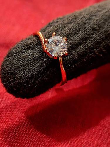 beautiful and elegant design of ladies ring.