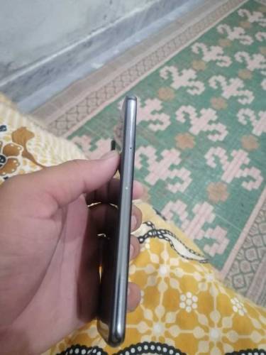 MI 9SE