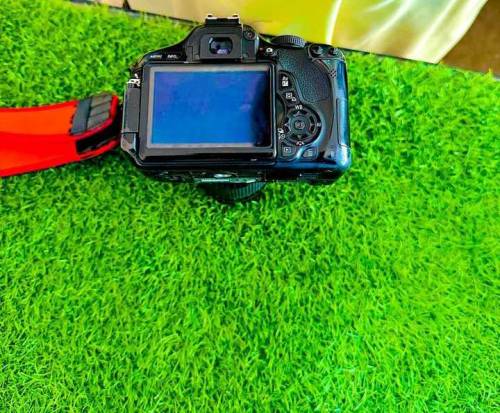 DSLR CAMERA 