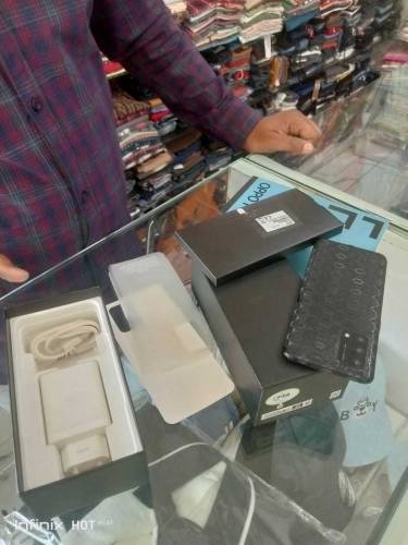 Oppo F19 6GB 128GB colour prism black condition 10/10 with bo
