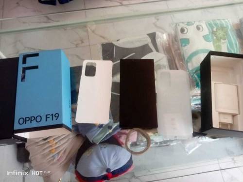 Oppo F19 6GB 128GB colour prism black condition 10/10 with bo