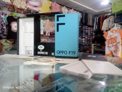 Oppo F19 6GB 128GB colour prism black condition 10/10 with bo