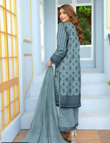 3 pcs women unstitched lawn Embroidered suit