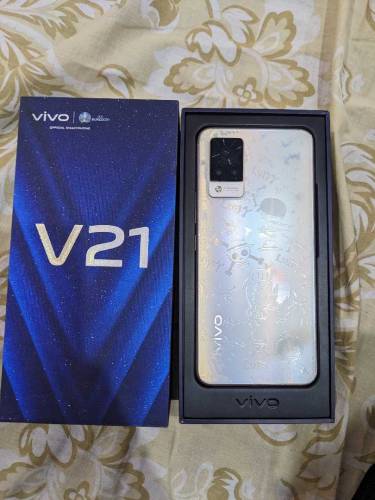 VIVO V21 