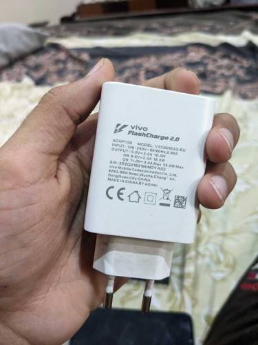 VIVO V21 