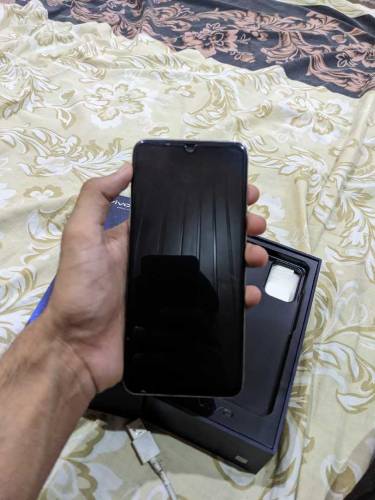 VIVO V21 