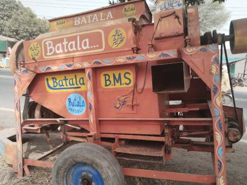 Thareshar machine 2022 model good condition 