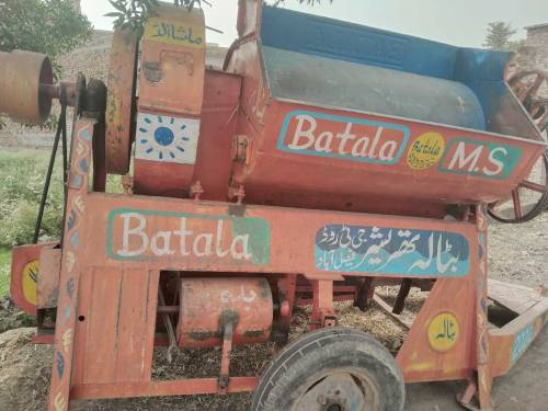Thareshar machine 2022 model good condition 