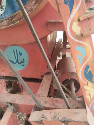 Thareshar machine 2022 model good condition 