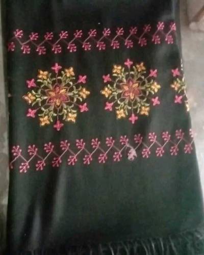 LADIES HAND MADE WOOL SHAWLS