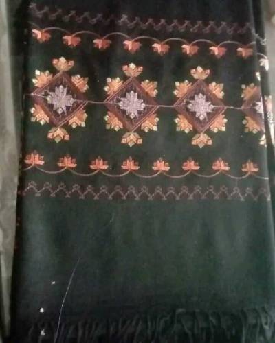 LADIES HAND MADE WOOL SHAWLS