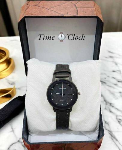 women watch 