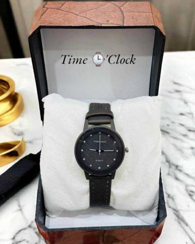 women watch 
