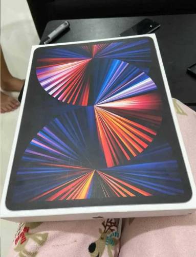 iPad pro m1 chip 2021 model good condition all accessories full box co
