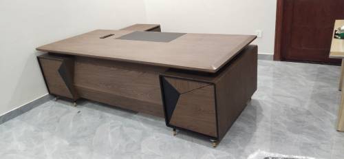 Exclusive office table