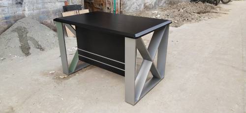 Exclusive office table
