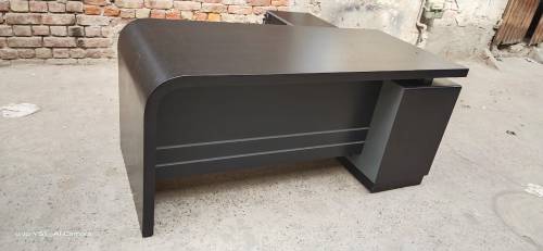 Exclusive office table