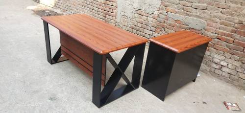 Exclusive office table