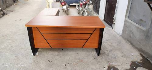Exclusive office table