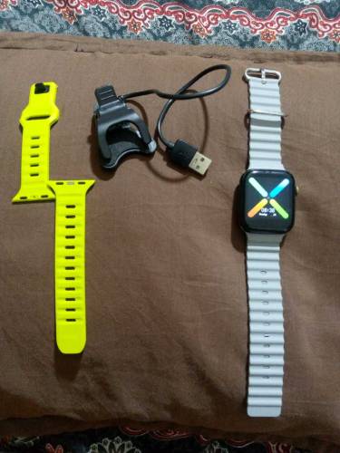 Smart Watch Ld5 Good Batery Timing Sound ok 2 Straps with Charger