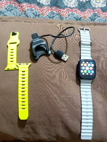Smart Watch Ld5 Good Batery Timing Sound ok 2 Straps with Charger