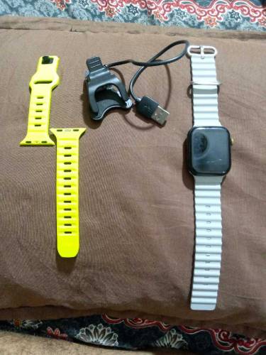 Smart Watch Ld5 Good Batery Timing Sound ok 2 Straps with Charger