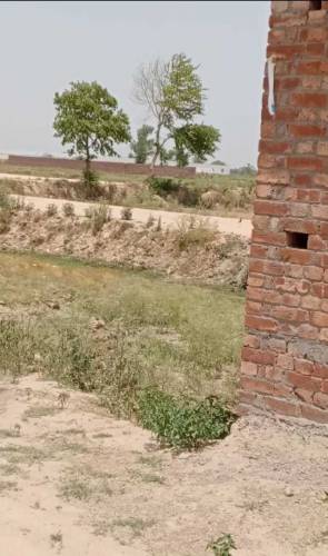 3 Marla plot on 30 feet road 