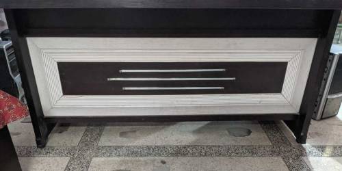 5ft computer table in good condition 
