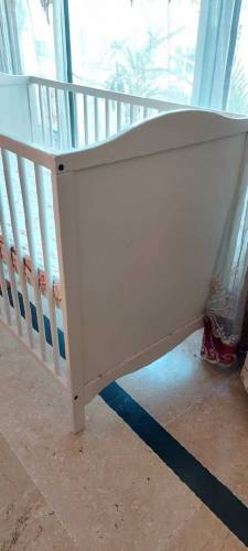 baby cot
