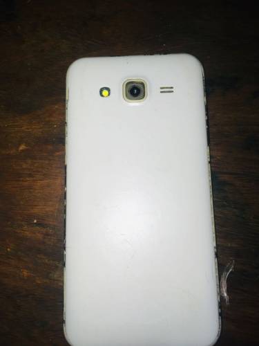 SAMSUNG J5 8GB storoge  touch Broken pata approved