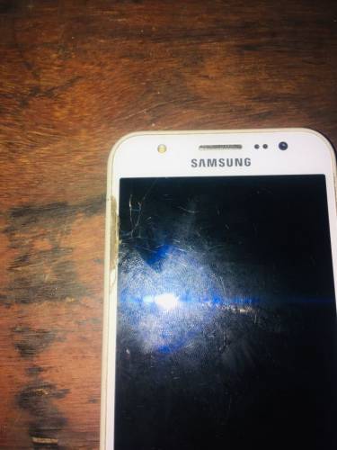 SAMSUNG J5 8GB storoge  touch Broken pata approved