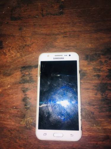 SAMSUNG J5 8GB storoge  touch Broken pata approved