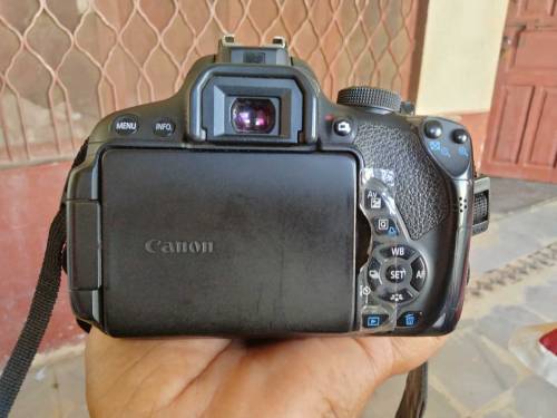 700D Camera With assesries 2 Battery & Chargers Bag 32GB Card For Sale