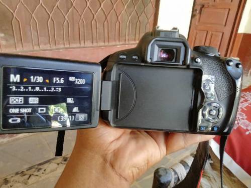 700D Camera With assesries 2 Battery & Chargers Bag 32GB Card For Sale
