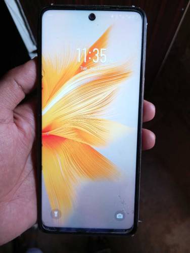 i selling infinix Note 30      Ram 8 Rom 256 