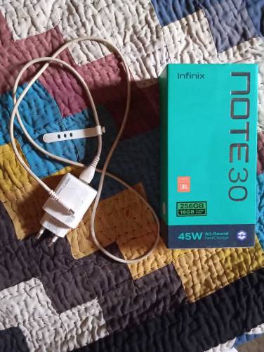 i selling infinix Note 30      Ram 8 Rom 256 