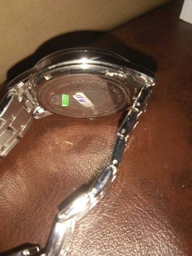 highlights the fashionable and sleek design of fitron watche