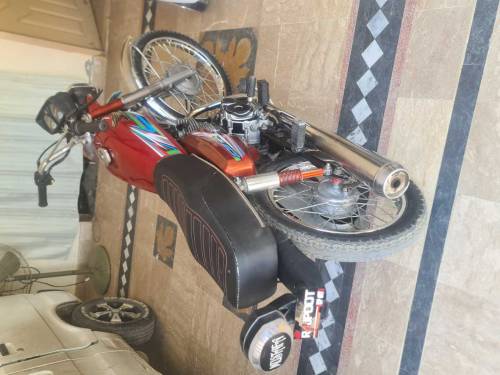 Honda 125 2010 model LAHORE NUMBER DOCUMENTS CLEAR