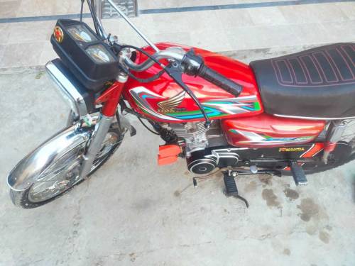 Honda 125 2010 model LAHORE NUMBER DOCUMENTS CLEAR
