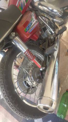 Honda 125 2010 model LAHORE NUMBER DOCUMENTS CLEAR