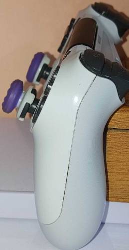 Ps4 Orignal Controller with 2 controller freaks