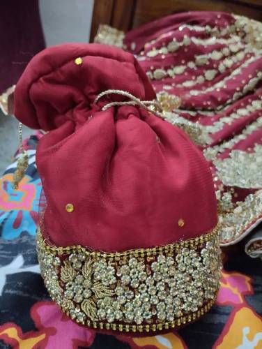 Bridal lehenga in new condition/full embroidery with pouch