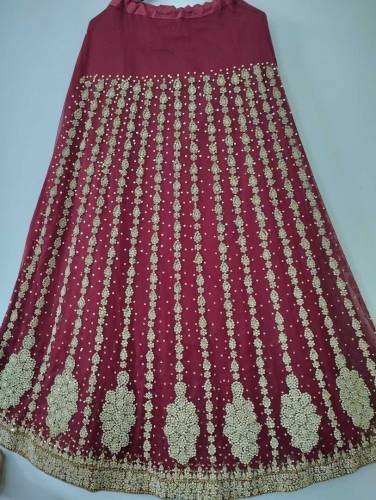 Bridal lehenga in new condition/full embroidery with pouch