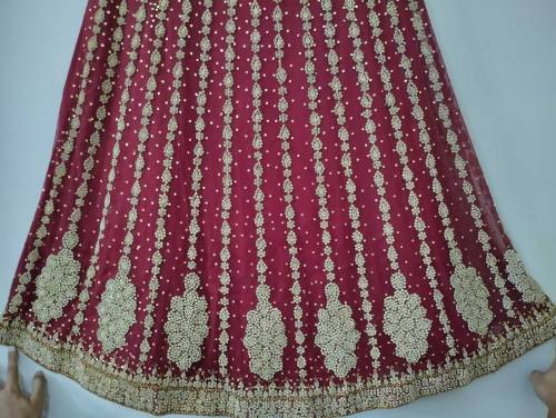 Bridal lehenga in new condition/full embroidery with pouch