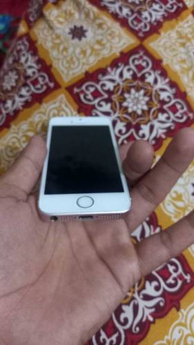 IPhone Se 1st generation (64GB) non pta condition 10/10