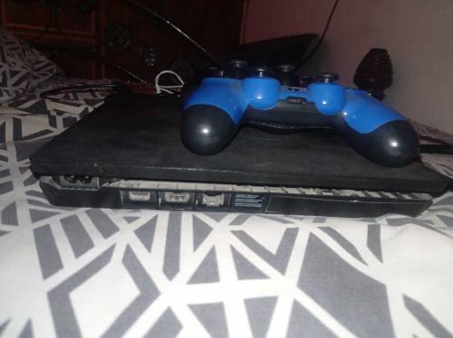 PS4 slim 1tb
