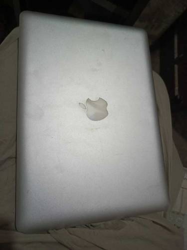 apple MacBook 3rd generation 
