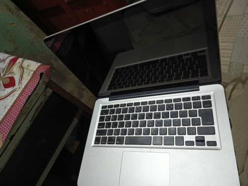 apple MacBook 3rd generation 