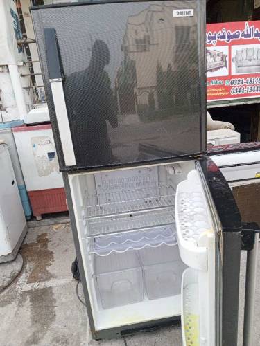 fridge medium size orient 